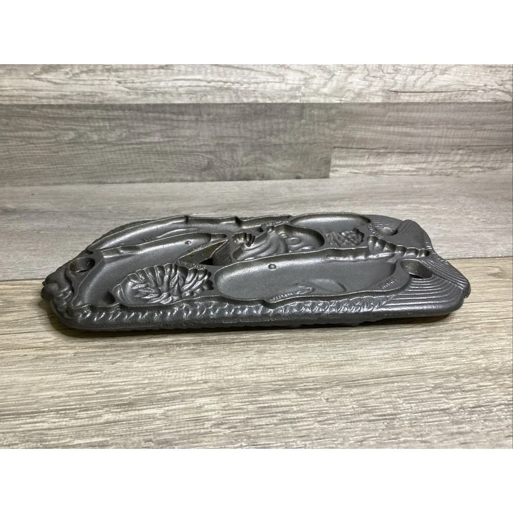 1989 John Wright Co Double Sided Cast Iron Sea Life Cookie Form Vintage